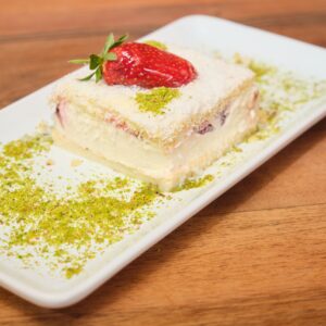 Hindistan Cevizli Çilekli Kardelen Tatlısı