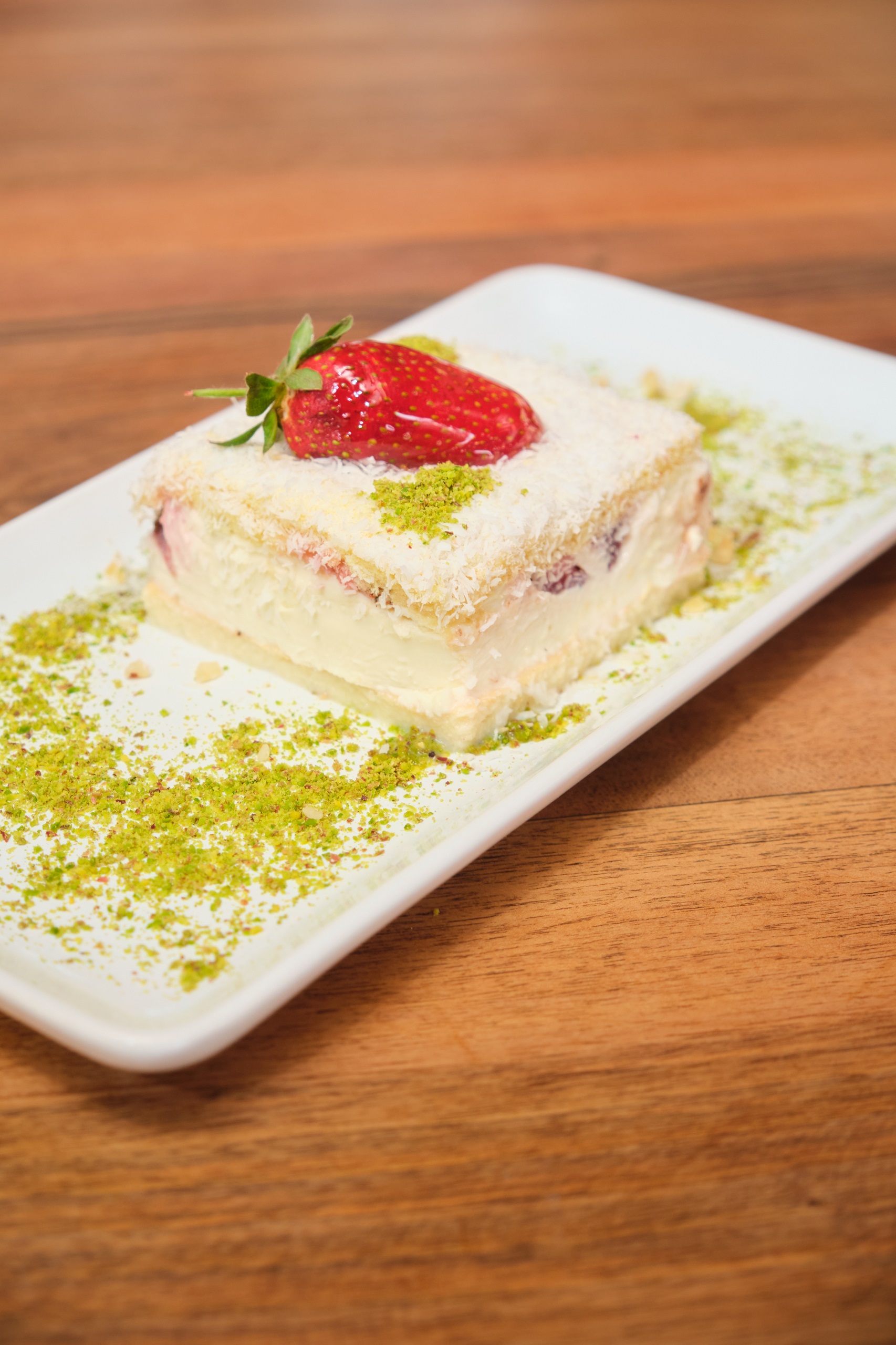 Hindistan Cevizli Çilekli Kardelen Tatlısı