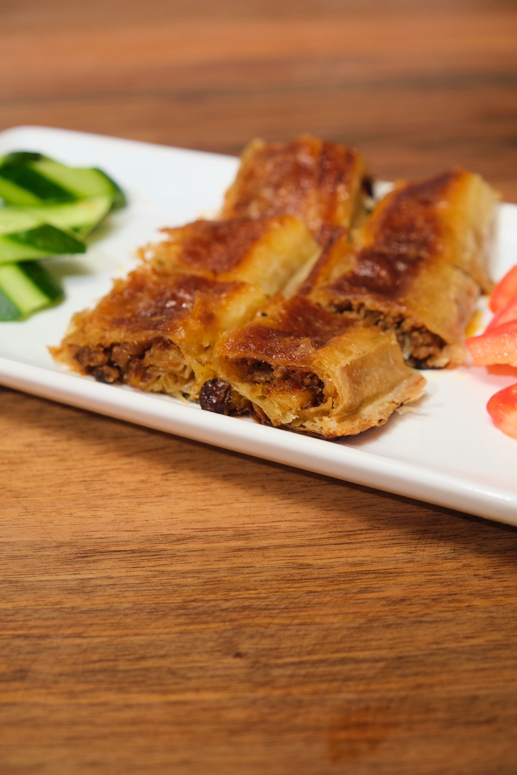 Kıymalı Kuş Üzümlü Kol Böreği