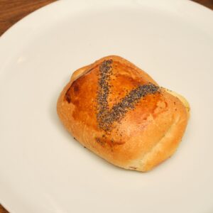 Sosisli Kaşarlı Açma